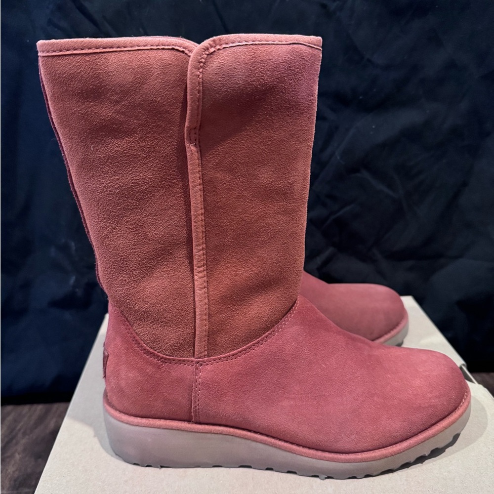 UGG Amie Mid Calf Wedge Suede Size 6.5 - Salmon color.
In excellent condition.